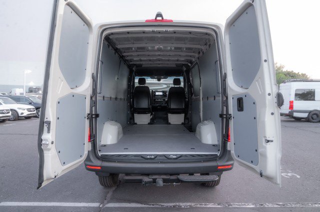 Used 2025 Mercedes-Benz Sprinter 2500 image 9