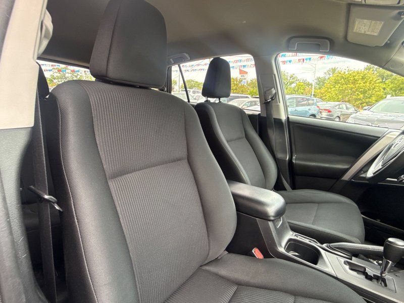 Used 2016 Toyota RAV4 LE AWD/4WD image 18