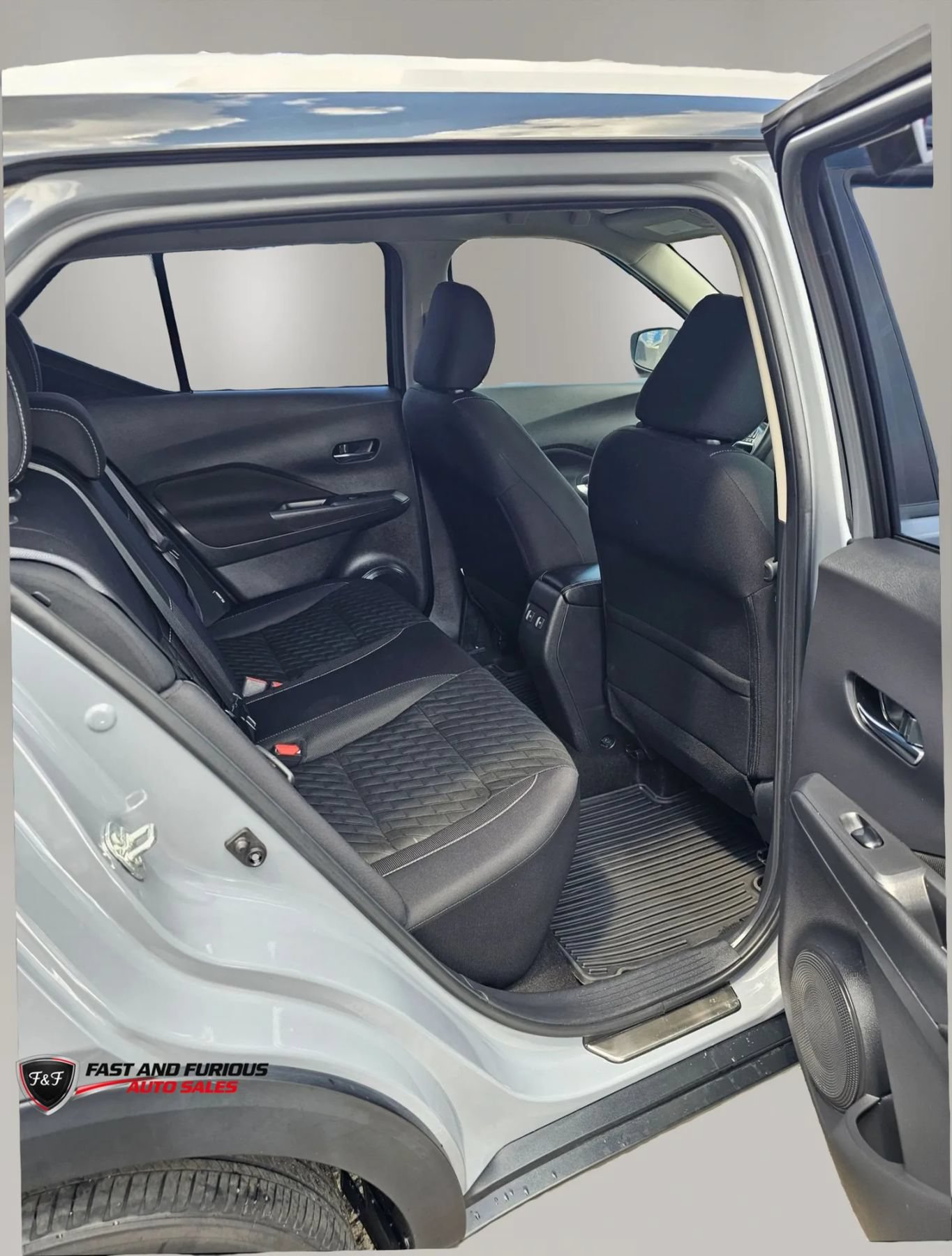 Used 2022 Nissan Kicks SV FWD image 9