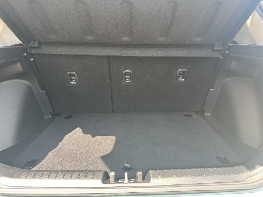 Used 2025 Hyundai Venue SEL FWD image 32