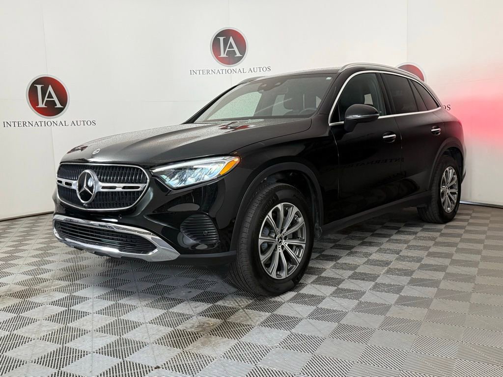 Used 2025 Mercedes-Benz GLC 300 4MATIC w/ Driver Assistance Package image 3