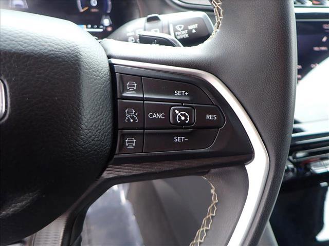 Used 2023 Jeep Grand Cherokee L Laredo image 15