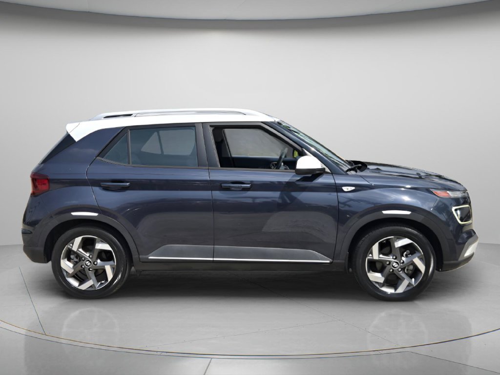 Used 2023 Hyundai Venue Limited FWD image 3