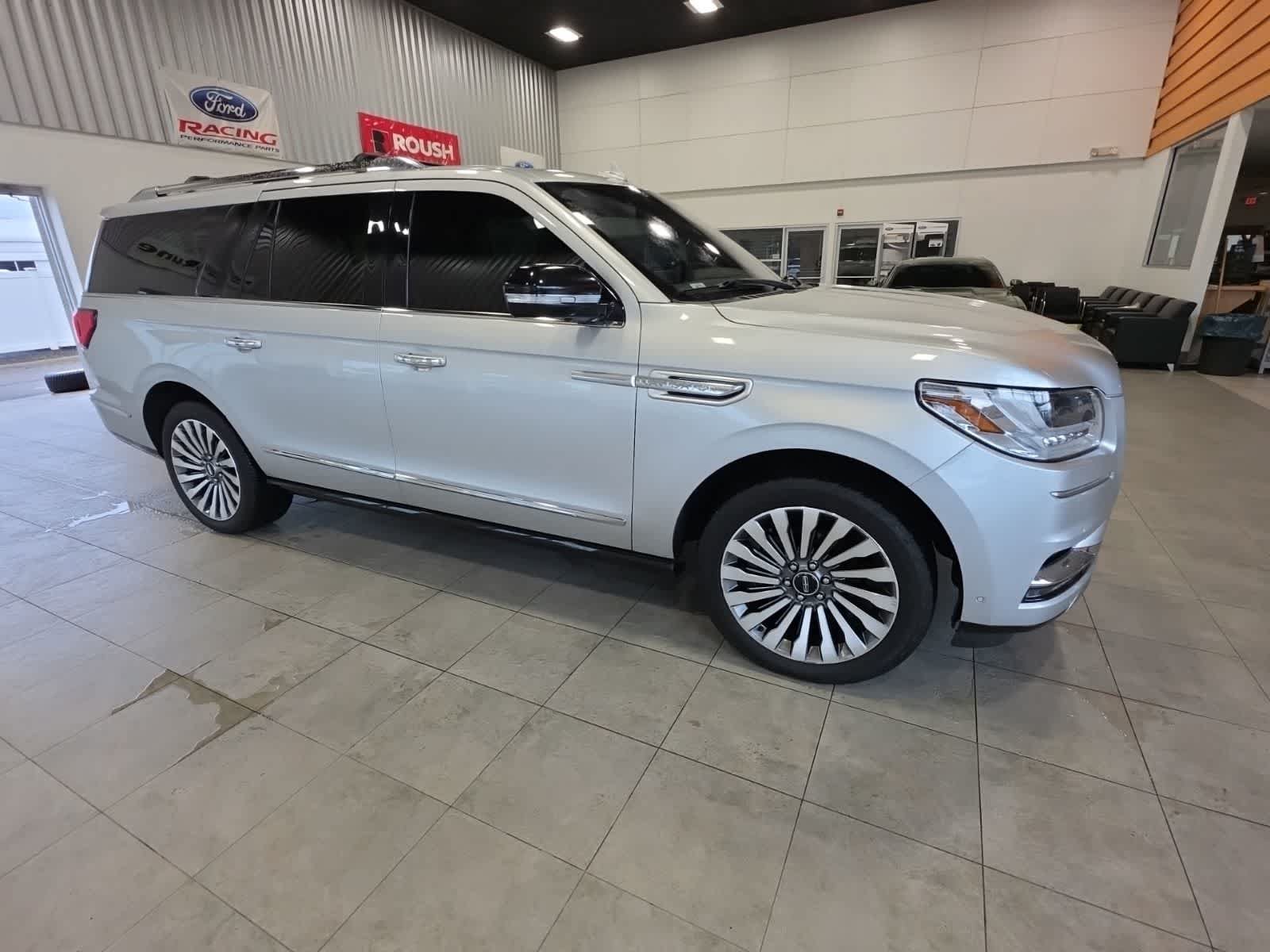 Used 2018 Lincoln Navigator L Reserve w/ Technology Package AWD/4WD image 6