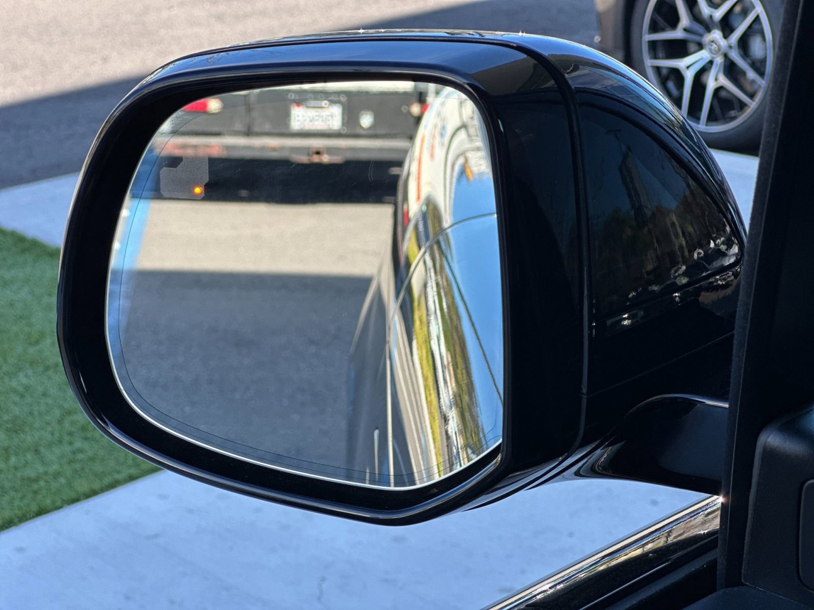 Used 2024 Land Rover Range Rover SE image 9