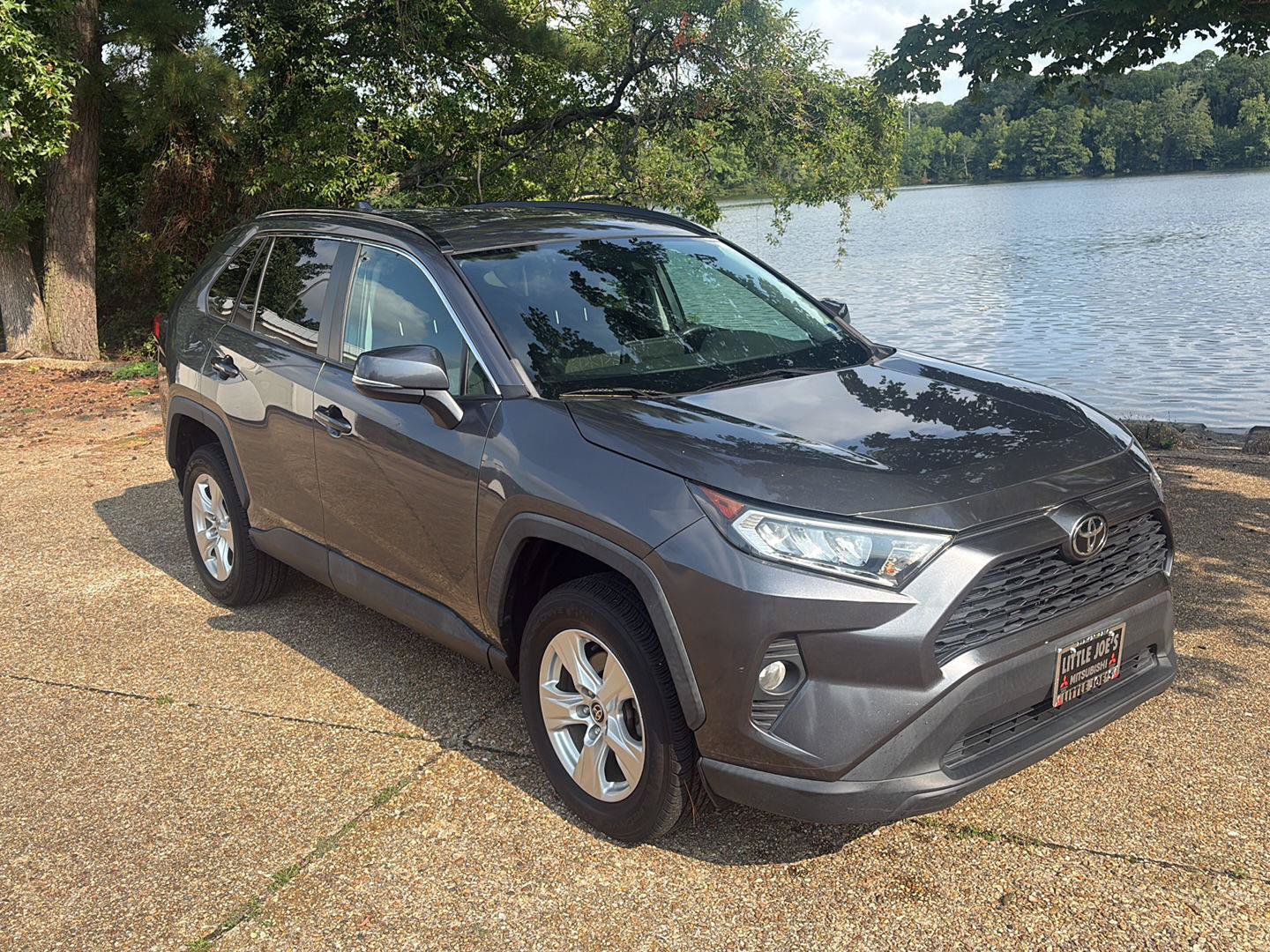 Used 2021 Toyota RAV4 XLE AWD/4WD image 2