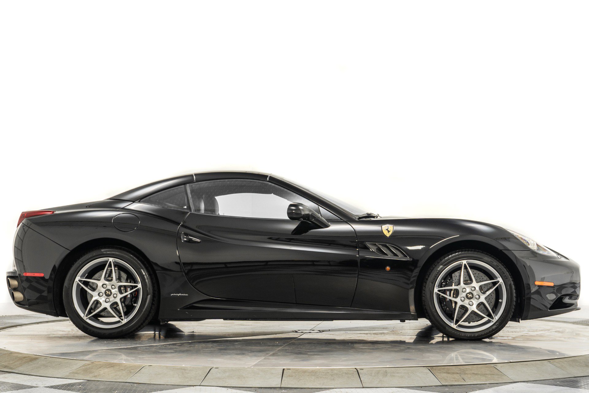 Used 2011 Ferrari California image 18