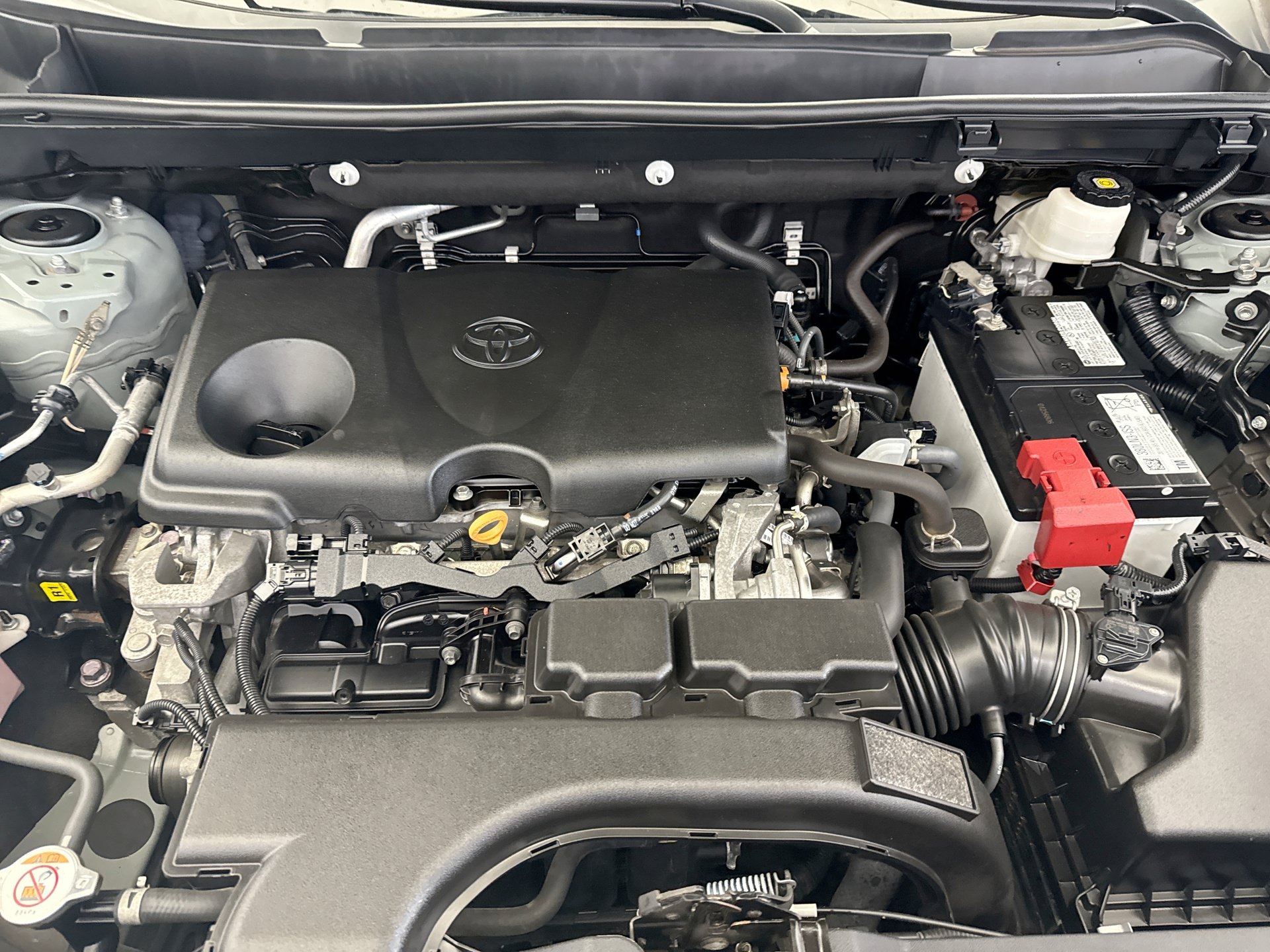 Used 2021 Toyota RAV4 XLE AWD/4WD image 28