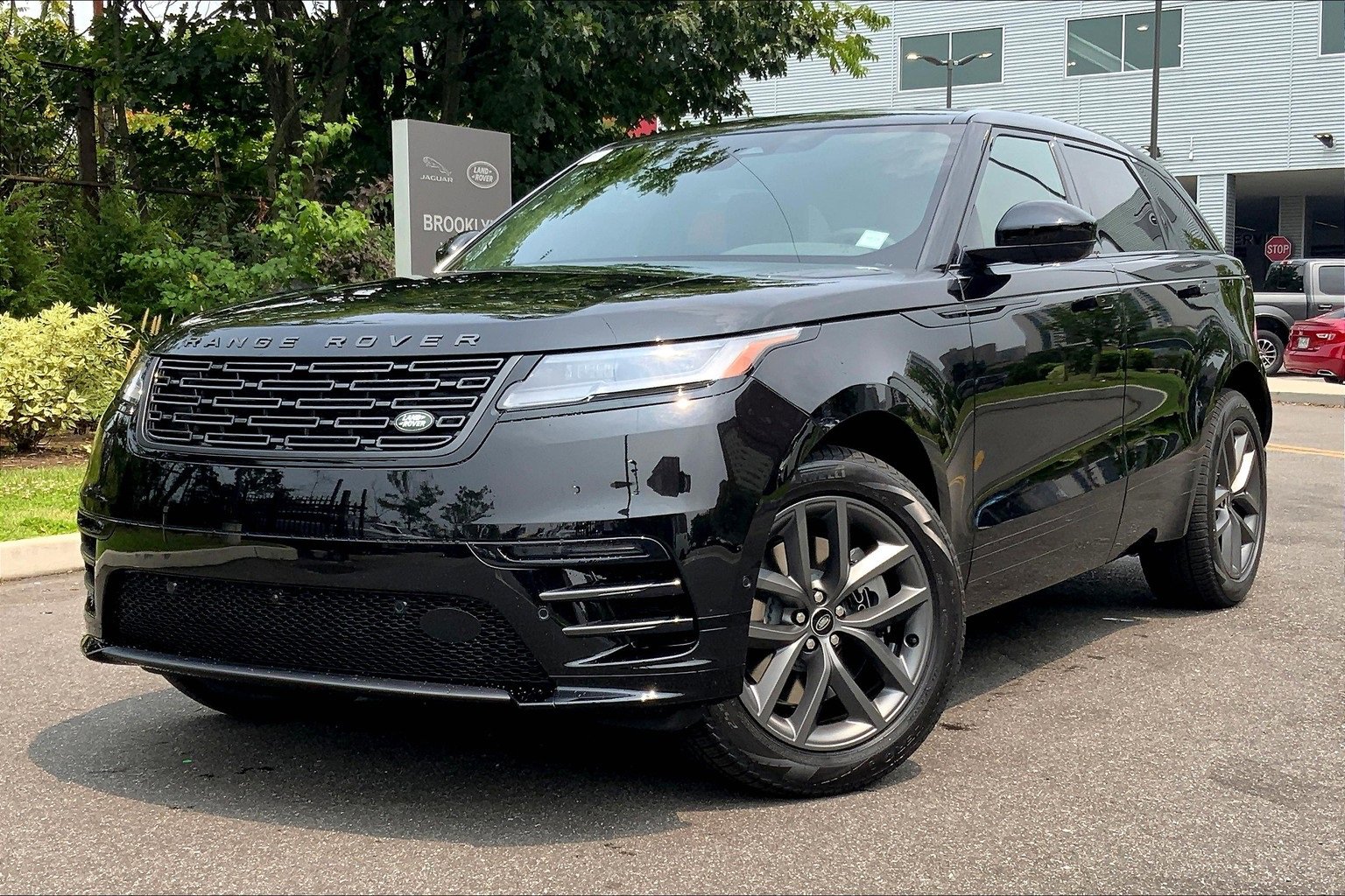 New 2026 Land Rover Range Rover Velar Dynamic SE image 1