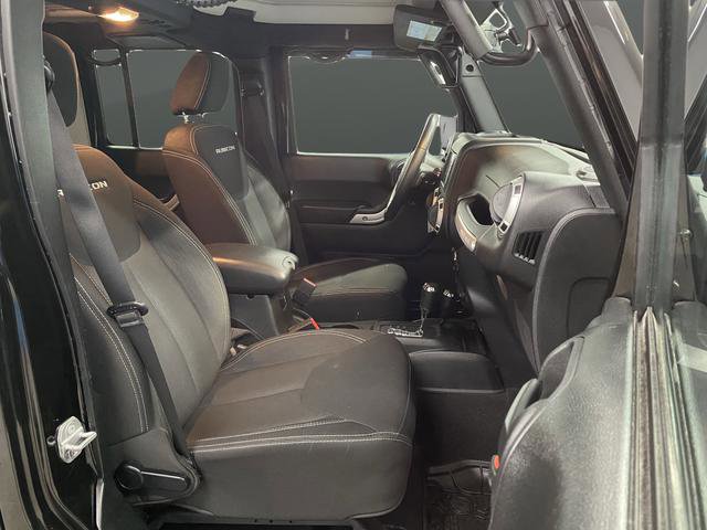 Used 2018 Jeep Wrangler Unlimited Rubicon w/ Cold Weather Group image 30