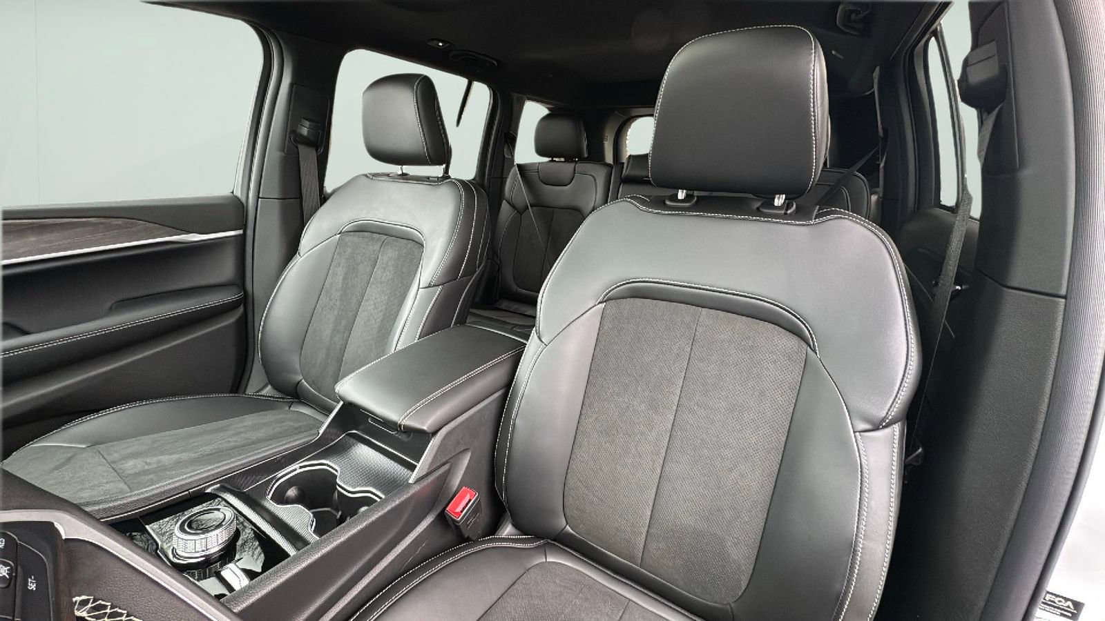 New 2026 Jeep Grand Cherokee Laredo image 12
