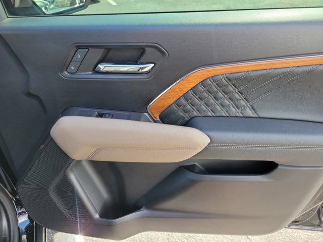 Used 2023 GMC Canyon Denali image 8