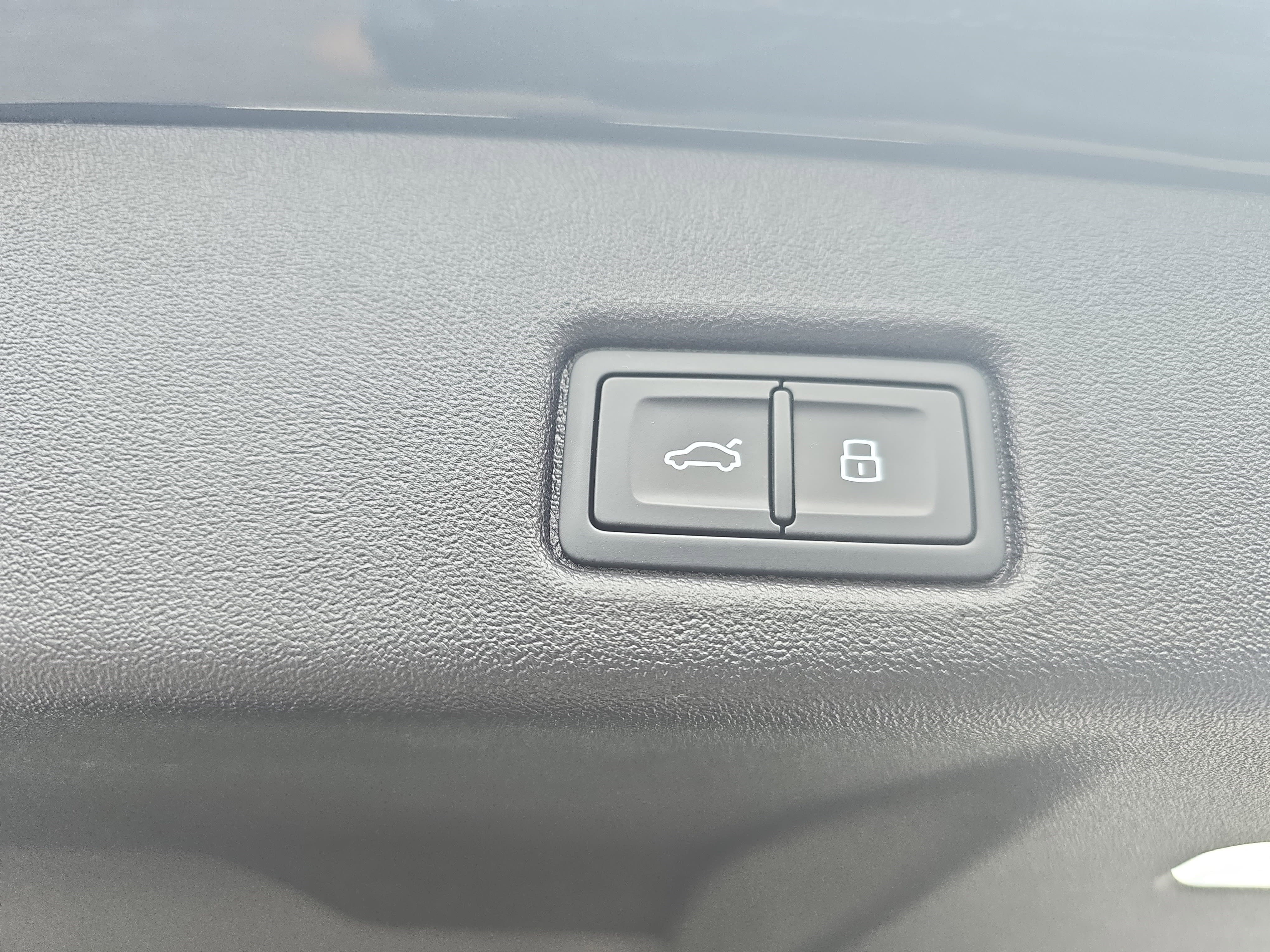 Certified 2025 Audi Q5 Premium w/ Convenience Package image 13