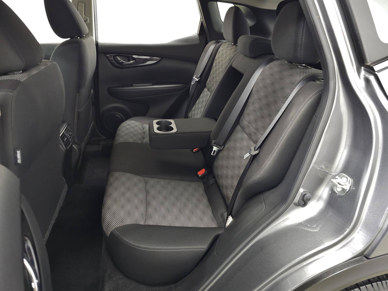 Used 2018 Nissan Rogue Sport SV w/ SV Technology Package AWD/4WD image 31