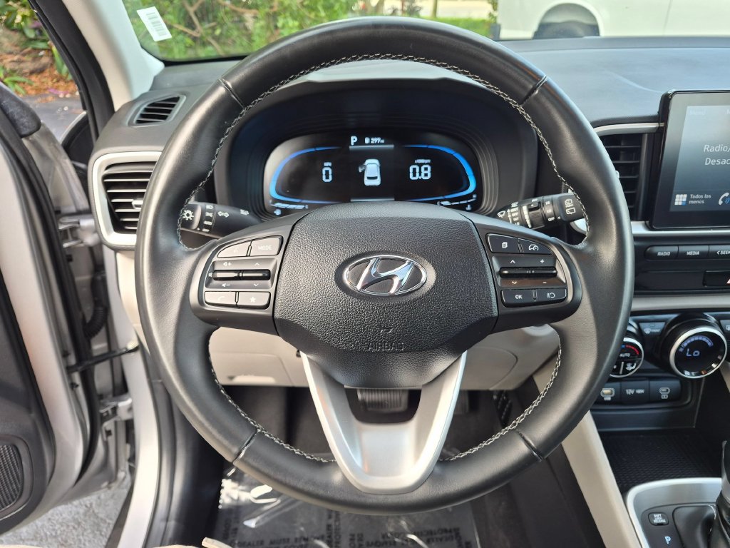 Used 2025 Hyundai Venue SEL FWD image 16