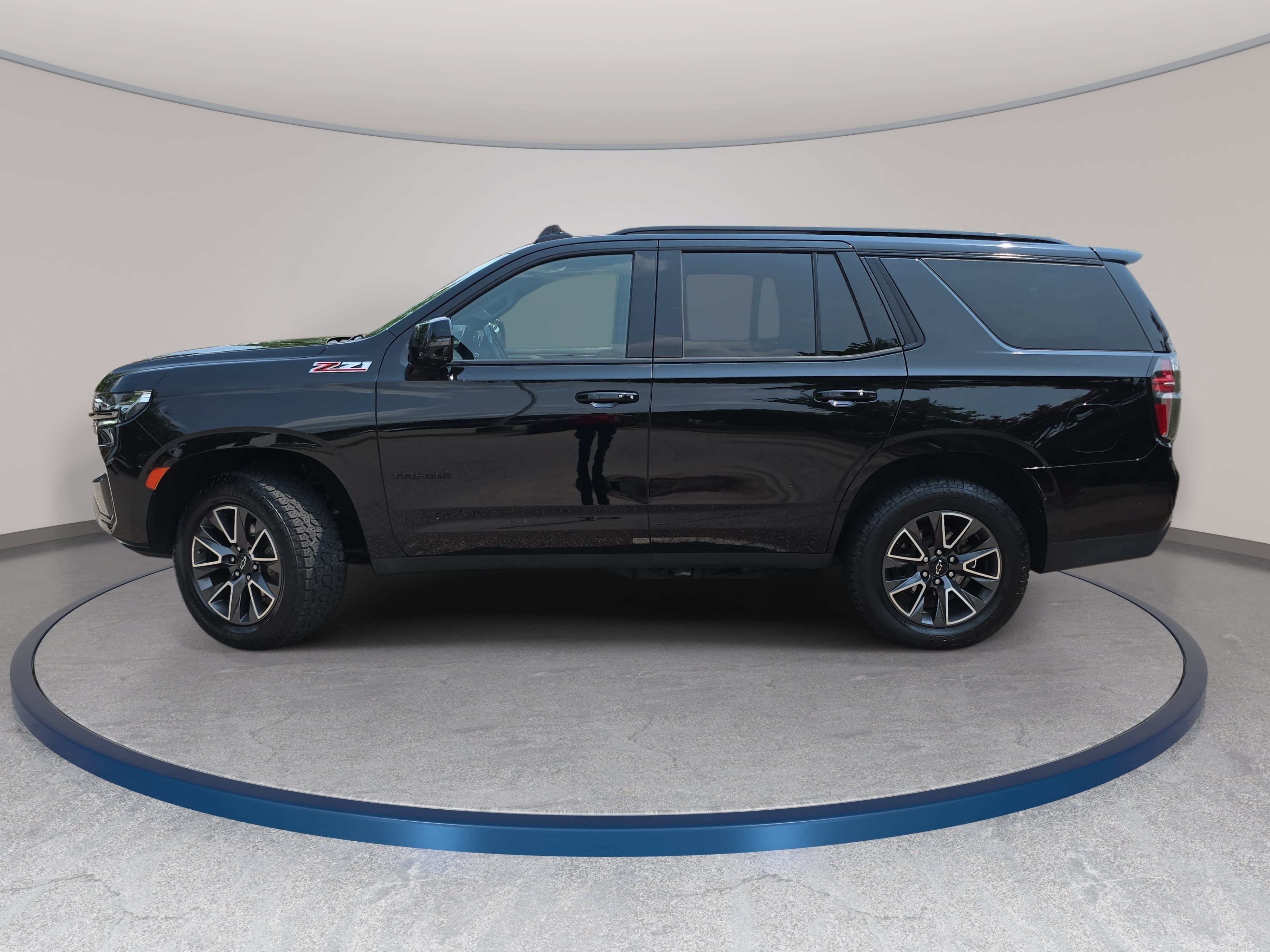 Used 2022 Chevrolet Tahoe Z71 w/ Luxury Package AWD/4WD image 8