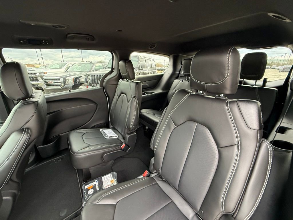 New 2026 Chrysler Voyager LX FWD image 25