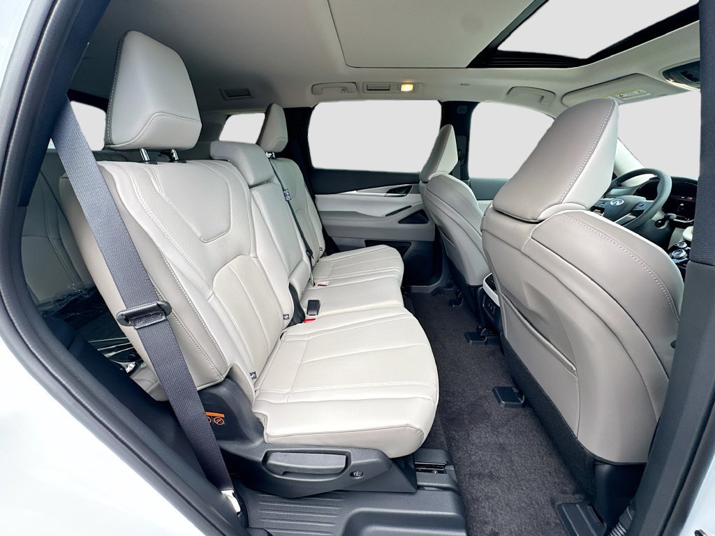 Used 2027 INFINITI QX60 Pure w/ Cargo Package FWD image 30