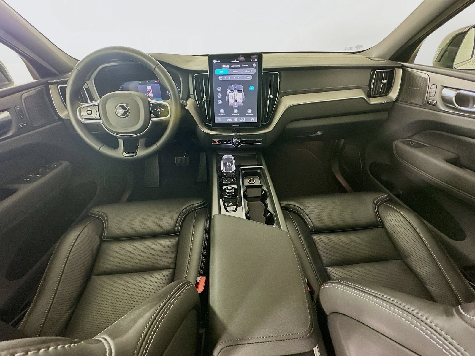 New 2026 Volvo XC60 B5 Ultra w/ Protection Package Premier AWD/4WD image 13