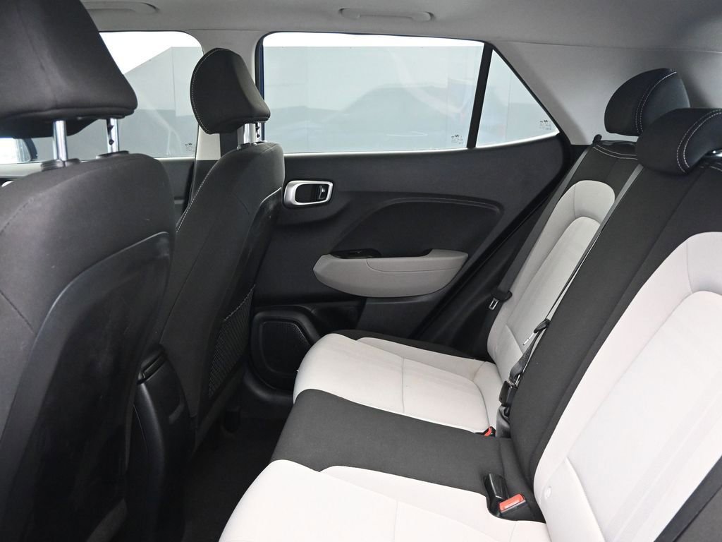 Used 2022 Hyundai Venue SEL w/ Cargo Package image 18
