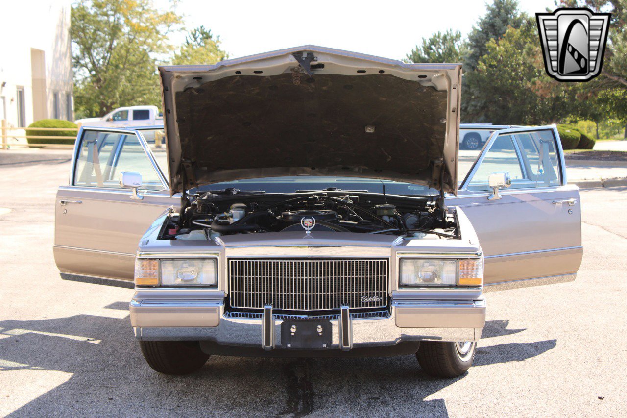 Used 1992 Cadillac Brougham image 19