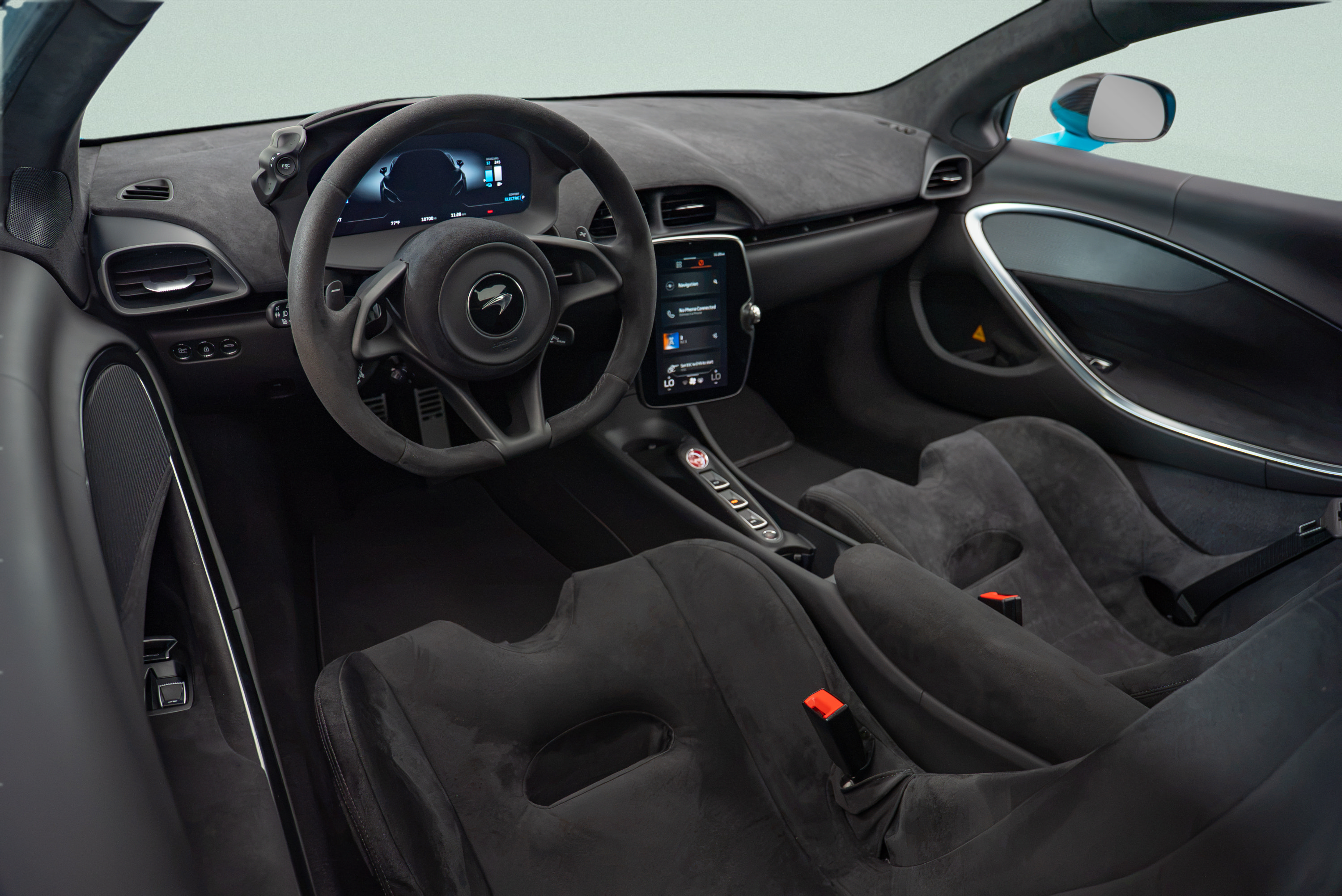 Used 2023 McLaren Artura RWD image 7