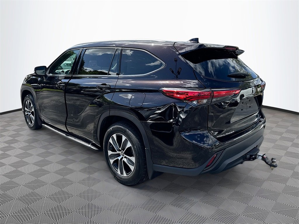 Used 2022 Toyota Highlander XLE image 7