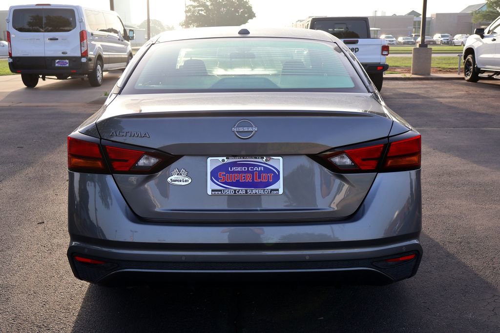 Used 2025 Nissan Altima 2.5 SV FWD image 12