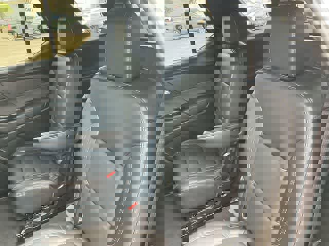 Used 2023 Chevrolet Traverse LT image 17