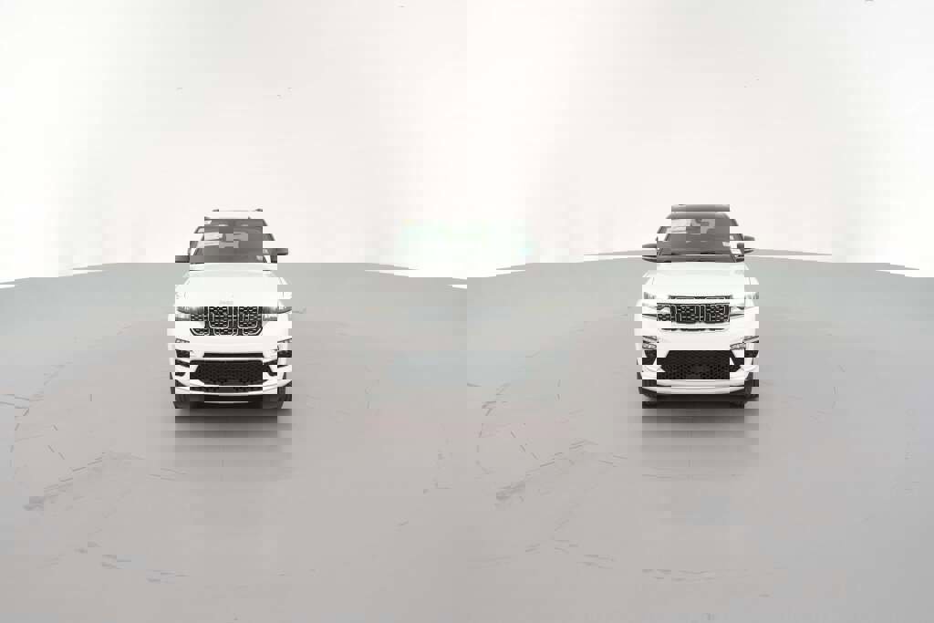 New 2025 Jeep Grand Cherokee Summit w/ Luxury Tech Group V image 2