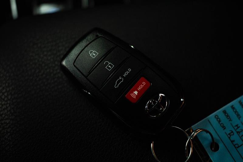 Used 2025 Toyota Camry SE w/ Convenience Package FWD image 24