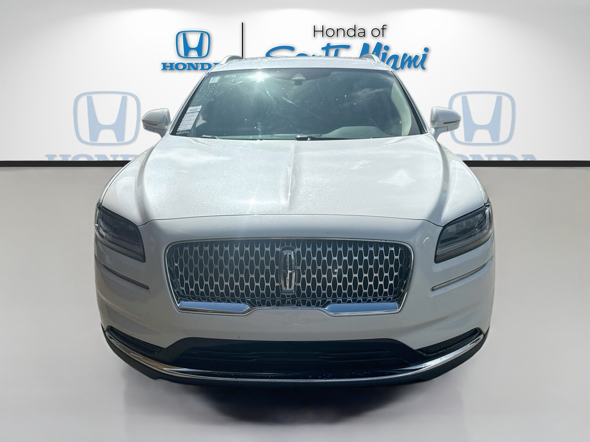 Used 2023 Lincoln Nautilus AWD w/ Premium Package image 2