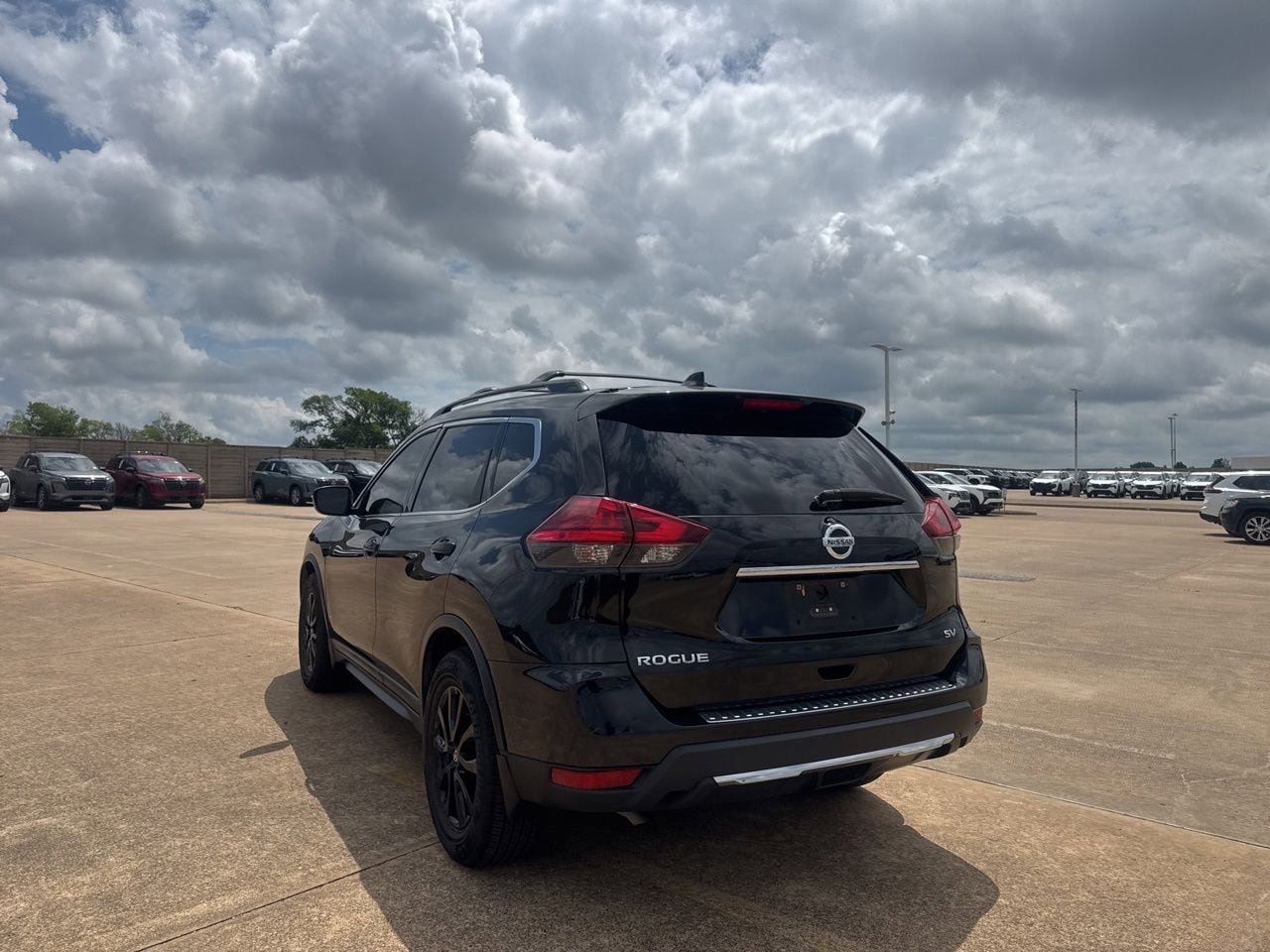 Used 2017 Nissan Rogue SV w/ Midnight Edition FWD image 17