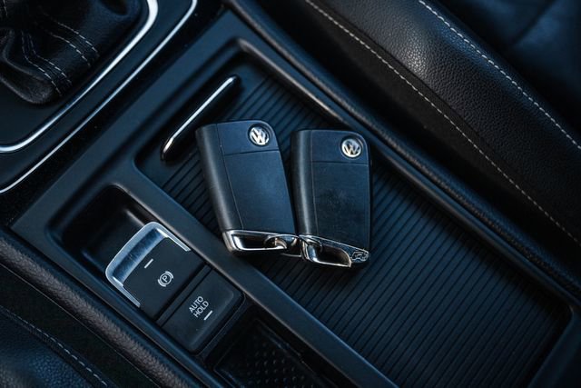 Used 2015 Volkswagen Golf R 4-Door image 88