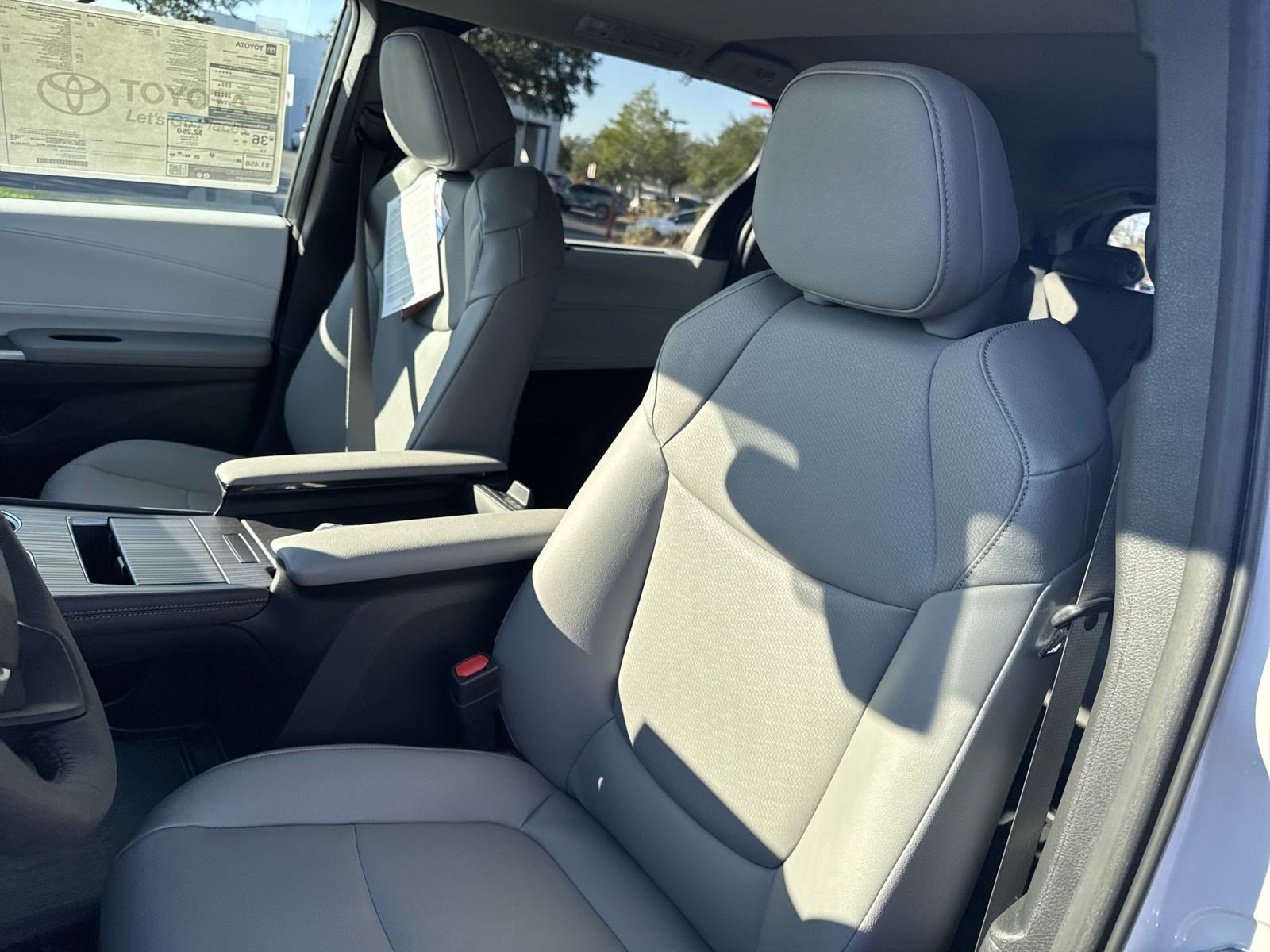 New 2025 Toyota Sienna XLE FWD image 14