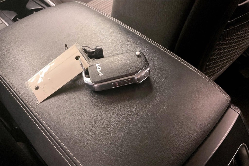 Used 2022 Kia Sorento LX image 10