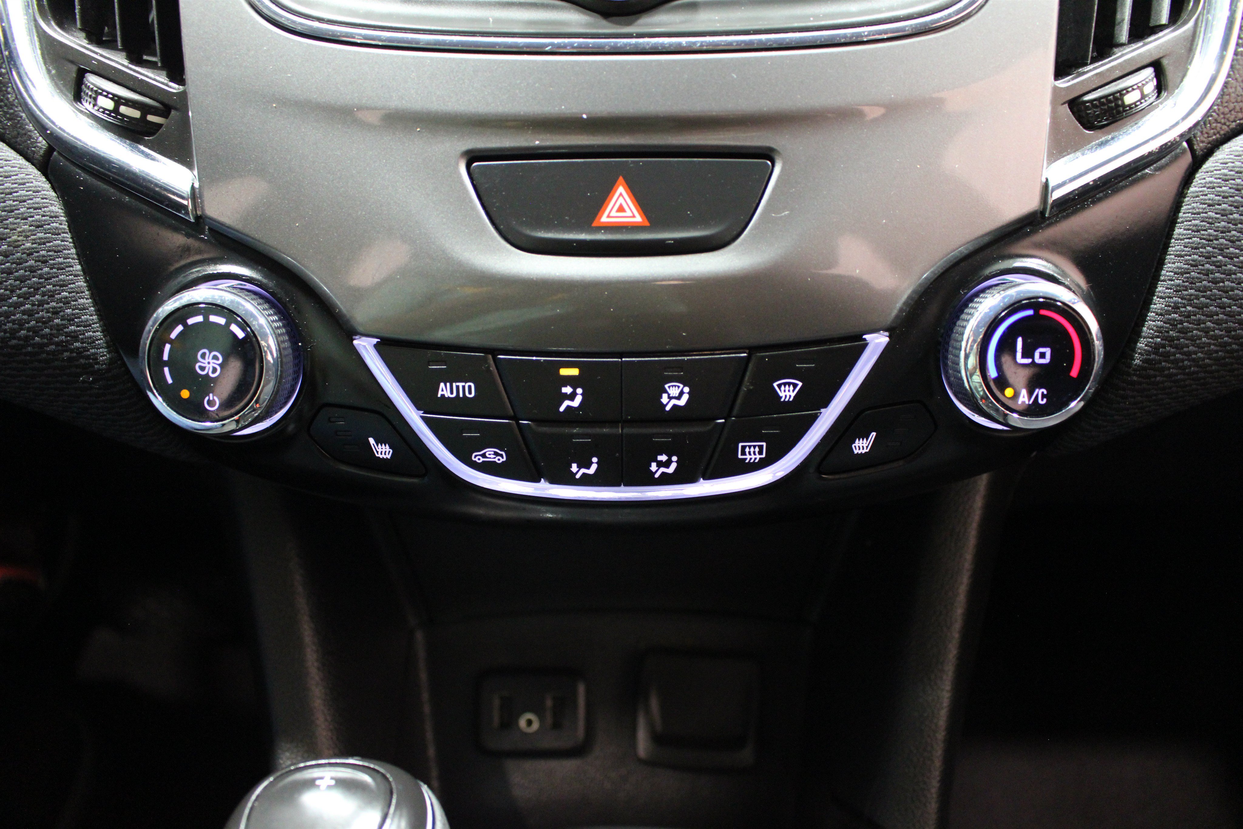 Used 2019 Chevrolet Cruze LT w/ Convenience Package FWD image 18
