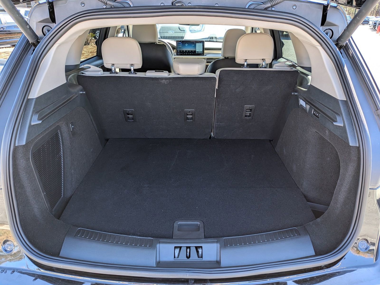 Certified 2025 Lincoln Corsair FWD w/ Equipment Group 101A image 14