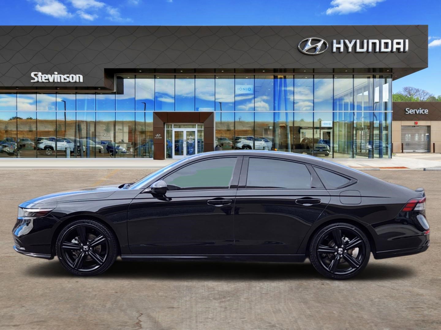 Used 2025 Honda Accord Sport image 2