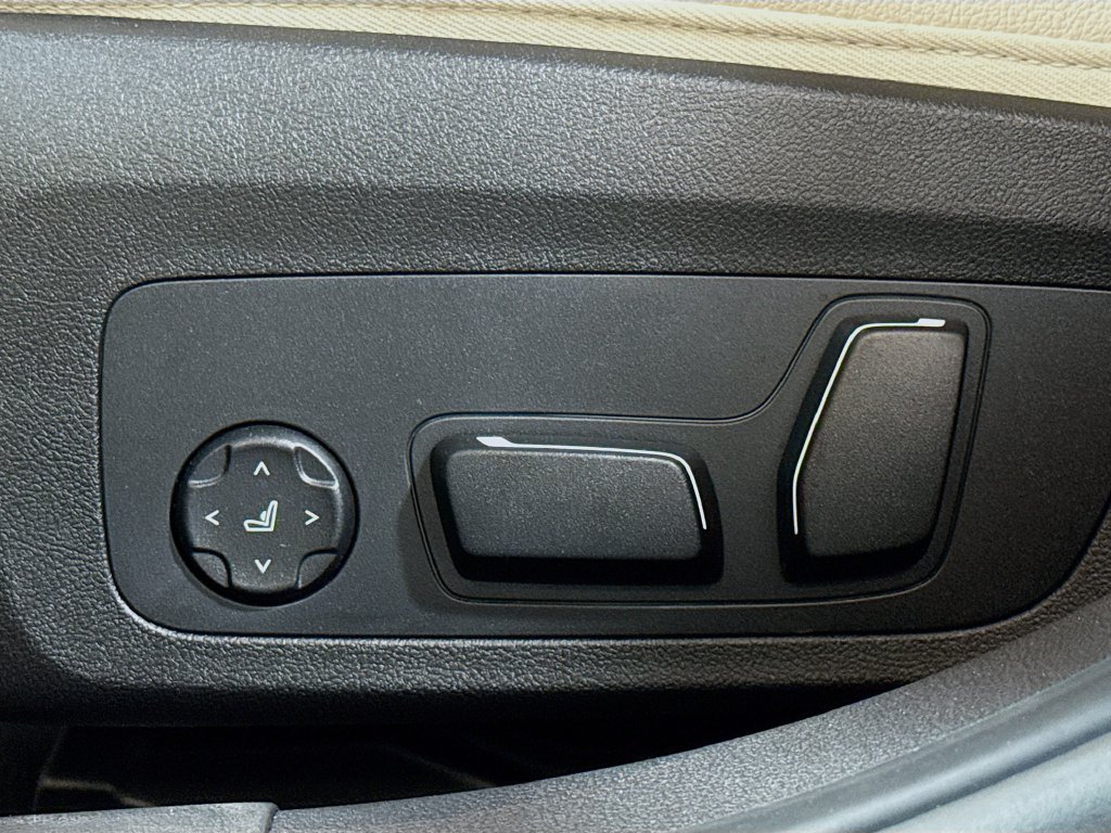 Used 2026 BMW 330i Sedan w/ Convenience Package RWD image 4
