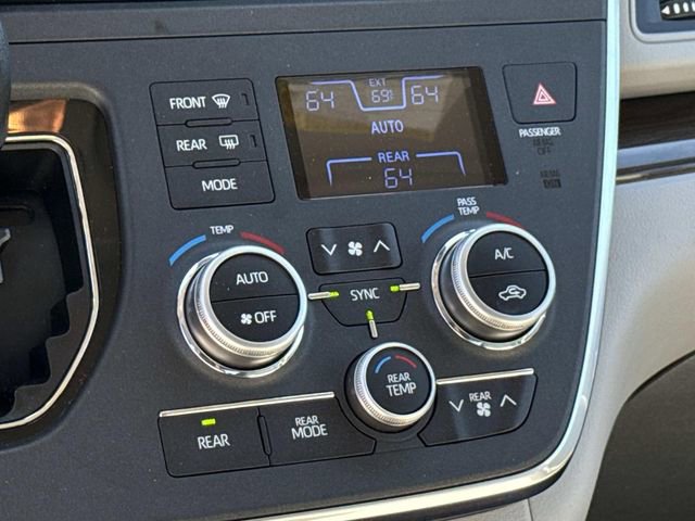 Used 2018 Toyota Sienna XLE w/ XLE Navigation Package FWD image 22