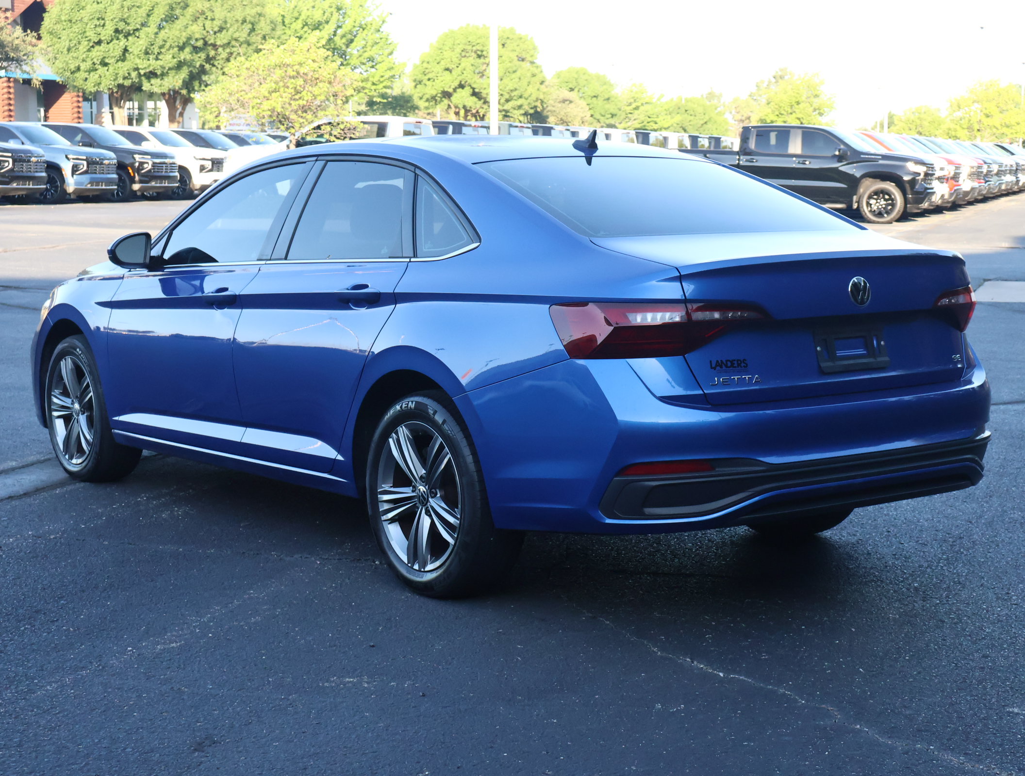 Used 2023 Volkswagen Jetta SE w/ Panoramic Sunroof Package FWD image 7
