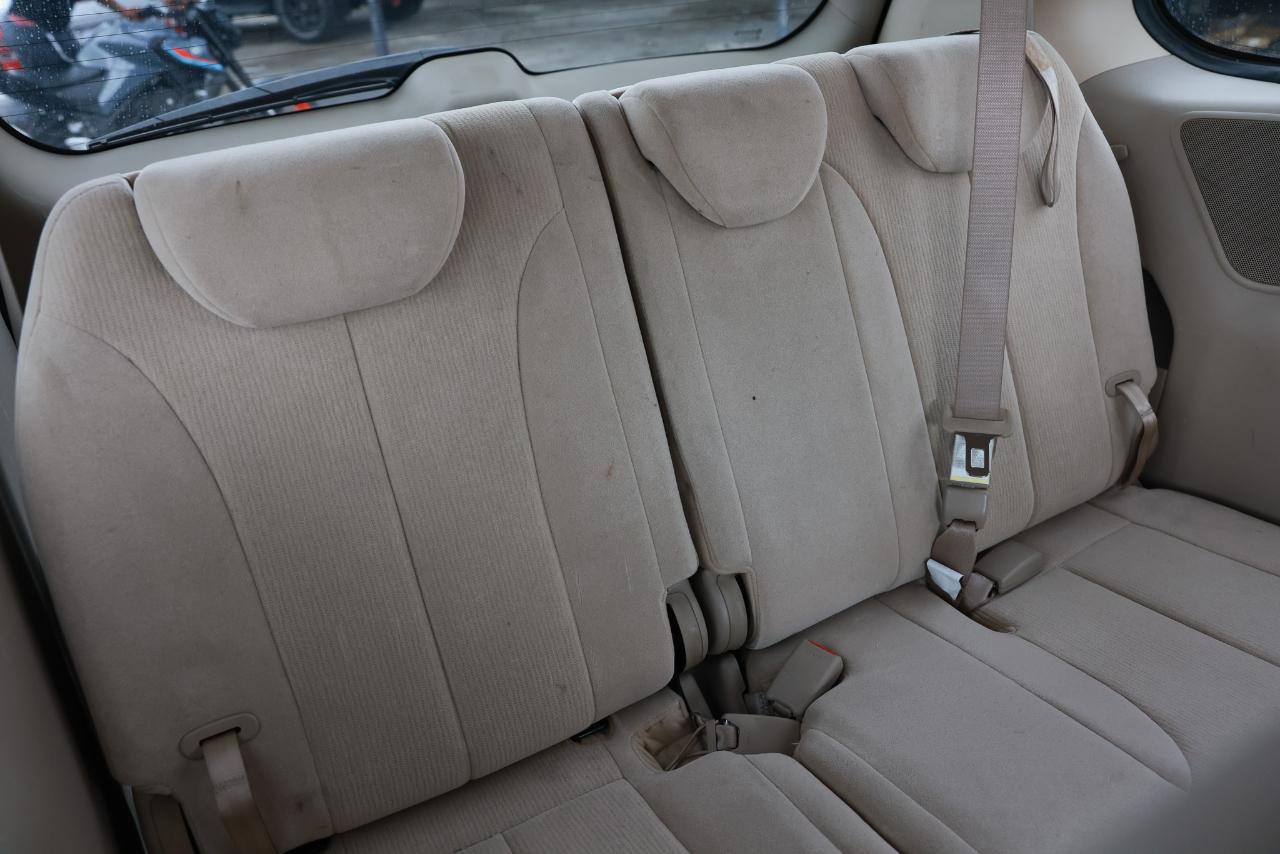 Used 2008 Kia Sedona LX image 23