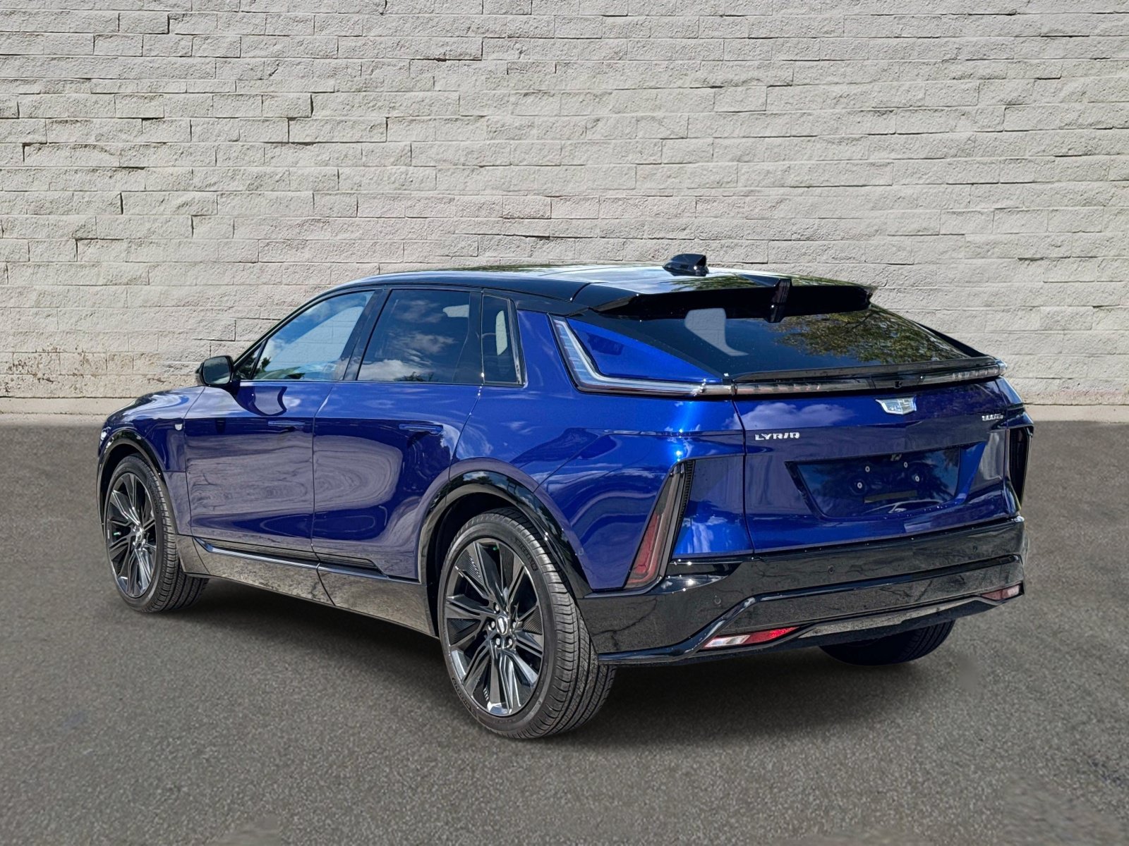Used 2026 Cadillac Lyriq Signature Sport AWD/4WD image 3