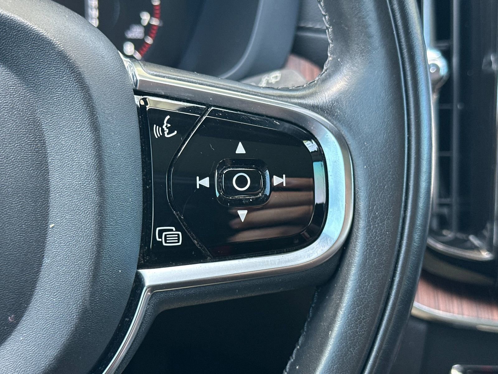 Used 2019 Volvo XC60 T5 Inscription w/ Protection Package Premier AWD/4WD image 28