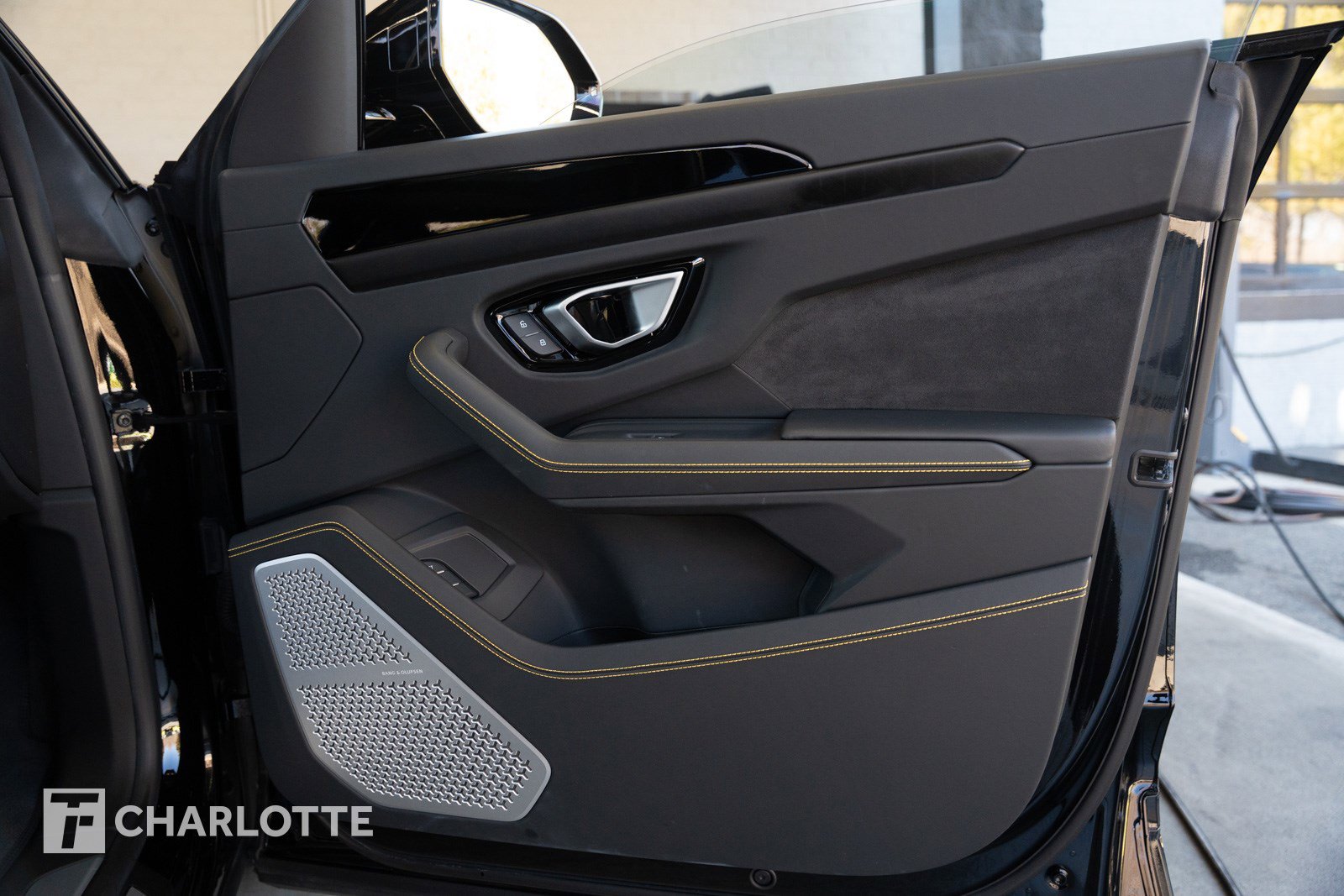 Used 2024 Lamborghini Urus S image 29