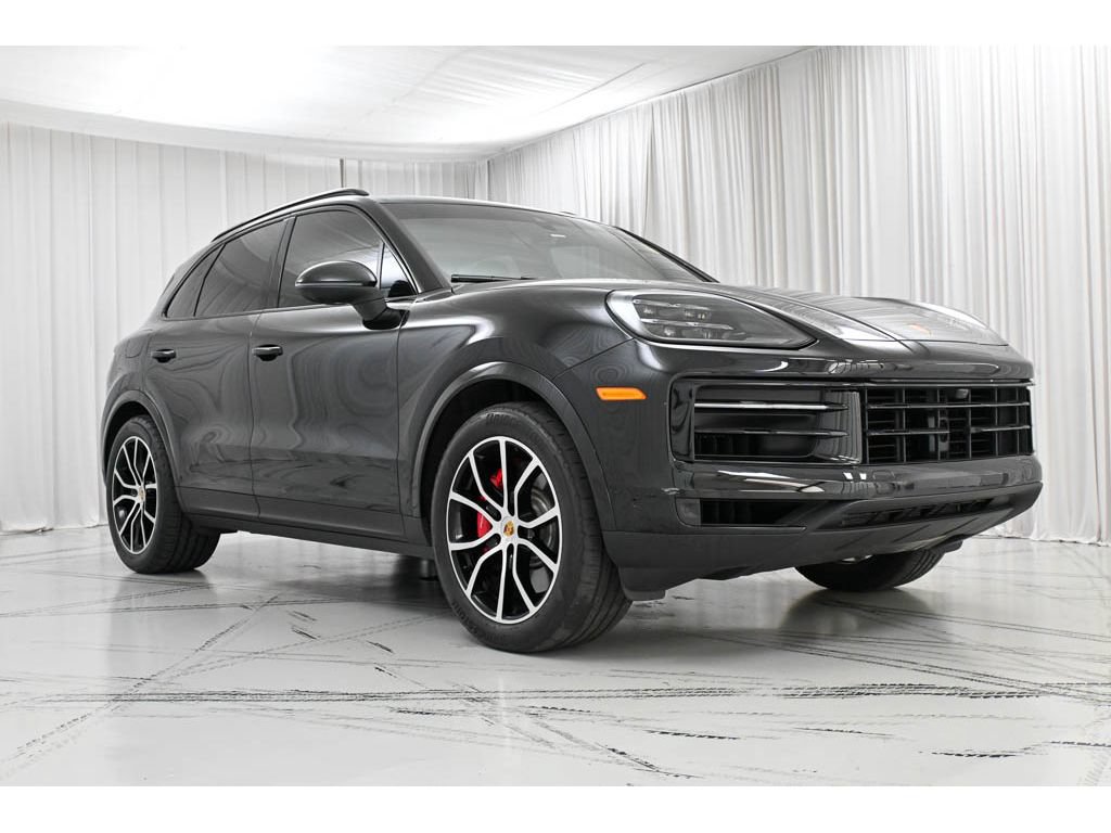 Used 2024 Porsche Cayenne S AWD/4WD image 2