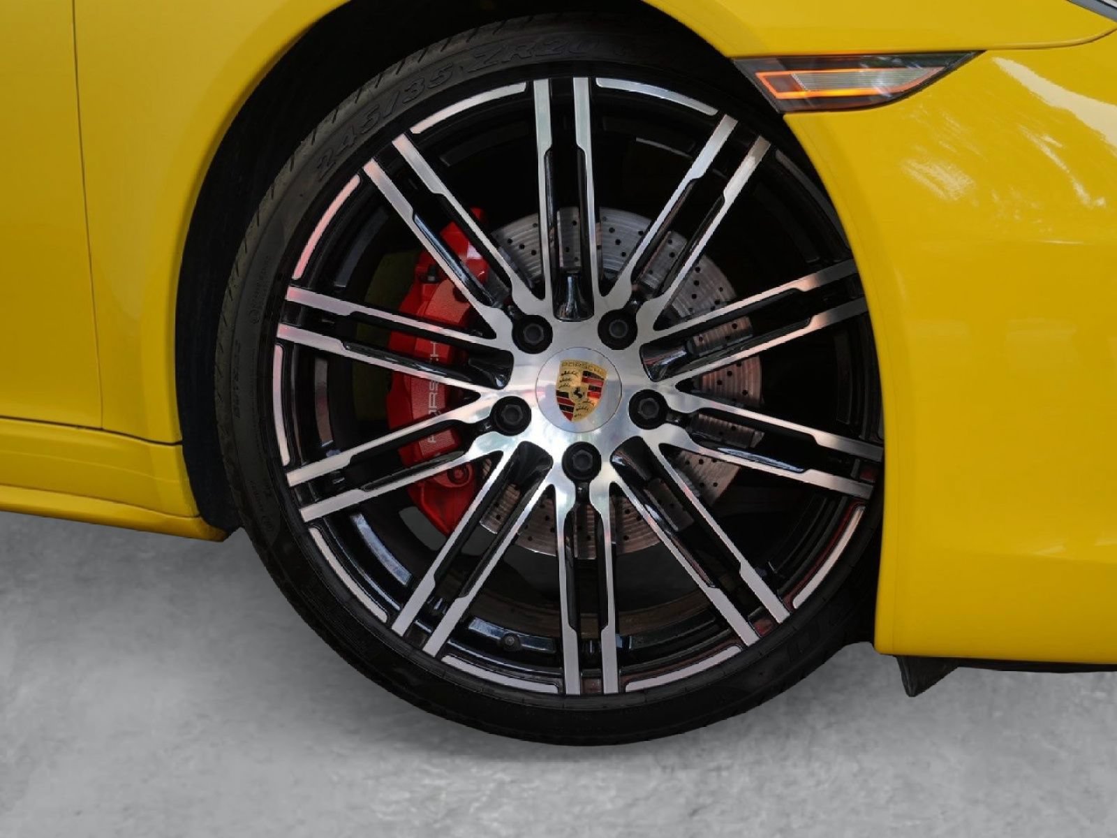 Used 2015 Porsche 911 Targa 4S w/ Burmester Audio Package AWD/4WD image 4