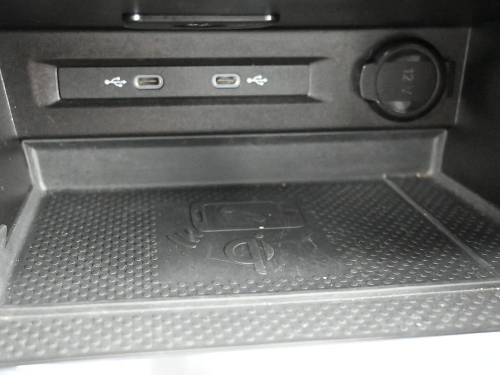 Used 2024 Volkswagen Tiguan SE image 13