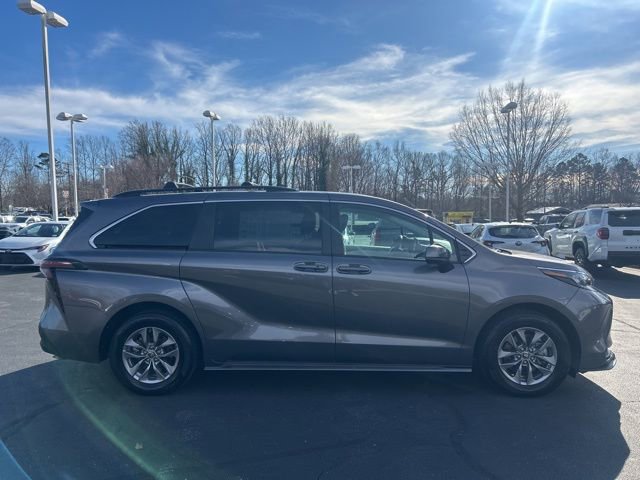 Used 2024 Toyota Sienna LE image 5